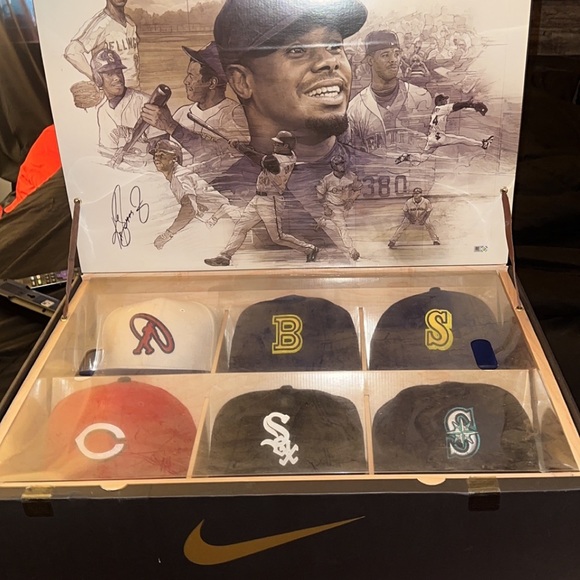 Ken Griffey Jr Nike Limited Edition Nike Hat Collection Display W/ Autograph - Picture 1 of 7